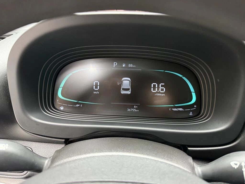 Hyundai Venue FWD* ESSENTIAL* 360CAM* АвтоКредит(ЦЕНА ДО БГ), снимка 11 - Автомобили и джипове - 53788521