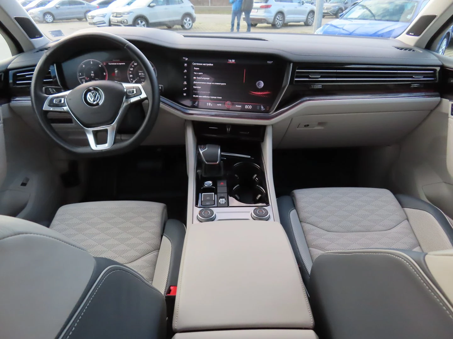 VW Touareg, снимка 5 - Автомобили и джипове - 56420467