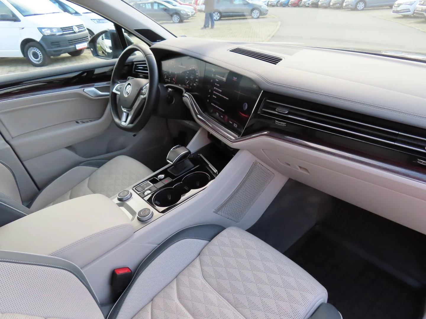 VW Touareg, снимка 6 - Автомобили и джипове - 56420467