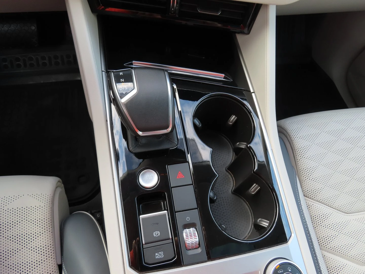 VW Touareg, снимка 7 - Автомобили и джипове - 56420467