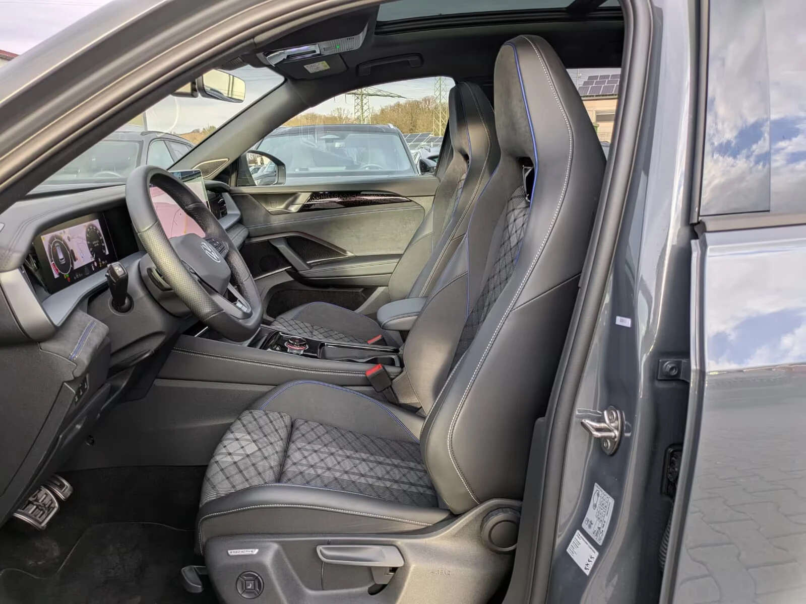 VW Tayron 2.0TDI 4M RLine IQMATRI 360 MASSAGE HlK PANO 7мест, снимка 7 - Автомобили и джипове - 55445973