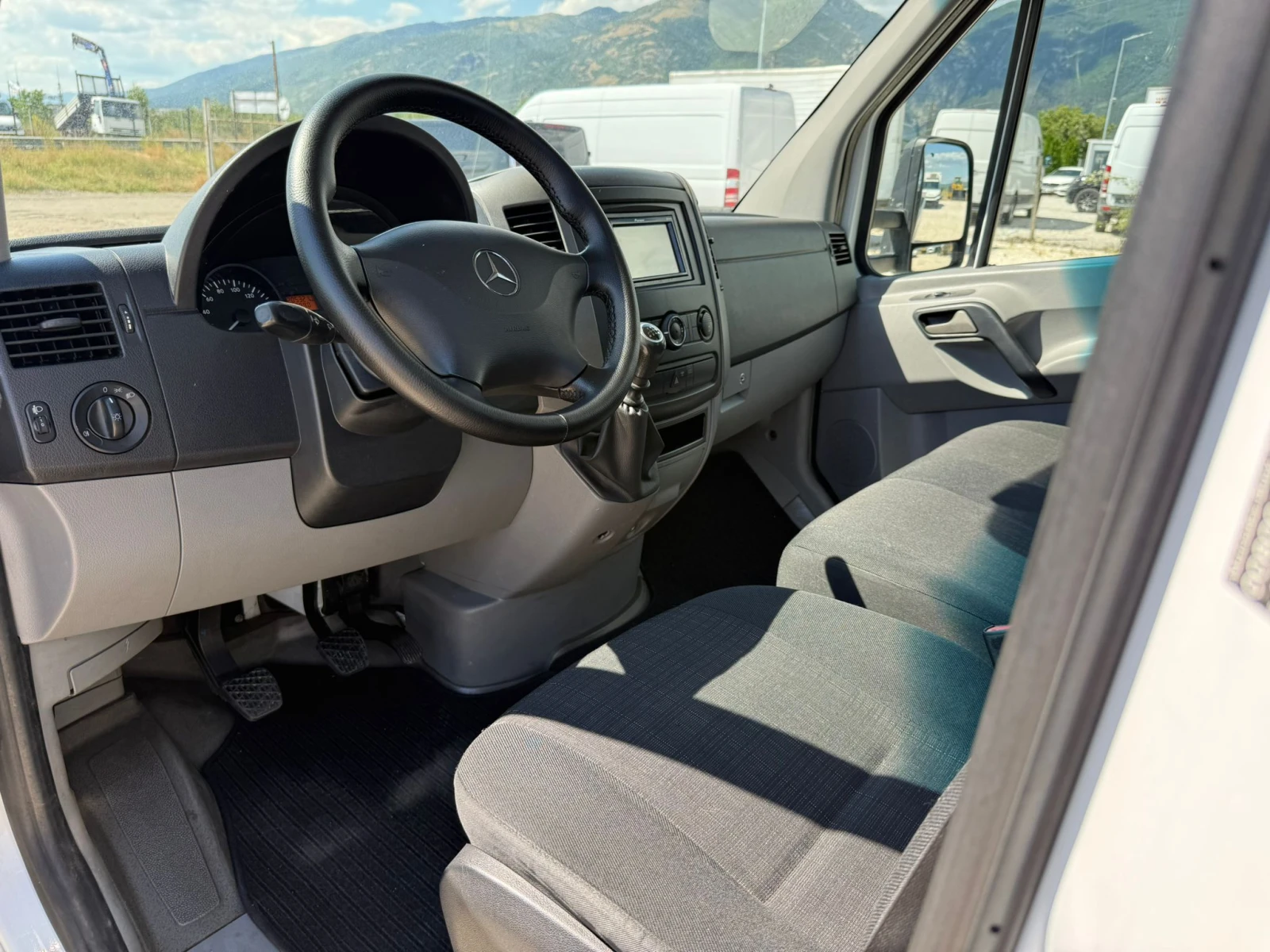 Mercedes-Benz Sprinter 413 CDi ЕД.КАБ. ДВ.Г. N1/3.5T 4.90М Клима ОТЛИЧЕН, снимка 14 - Бусове и автобуси - 55236890