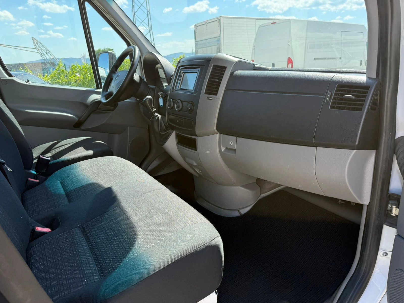 Mercedes-Benz Sprinter 413 CDi ЕД.КАБ. ДВ.Г. N1/3.5T 4.90М Клима ОТЛИЧЕН, снимка 11 - Бусове и автобуси - 55236890