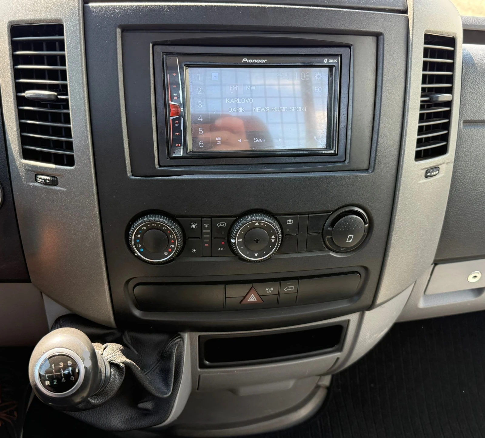 Mercedes-Benz Sprinter 413 CDi ЕД.КАБ. ДВ.Г. N1/3.5T 4.90М Клима ОТЛИЧЕН, снимка 13 - Бусове и автобуси - 55236890