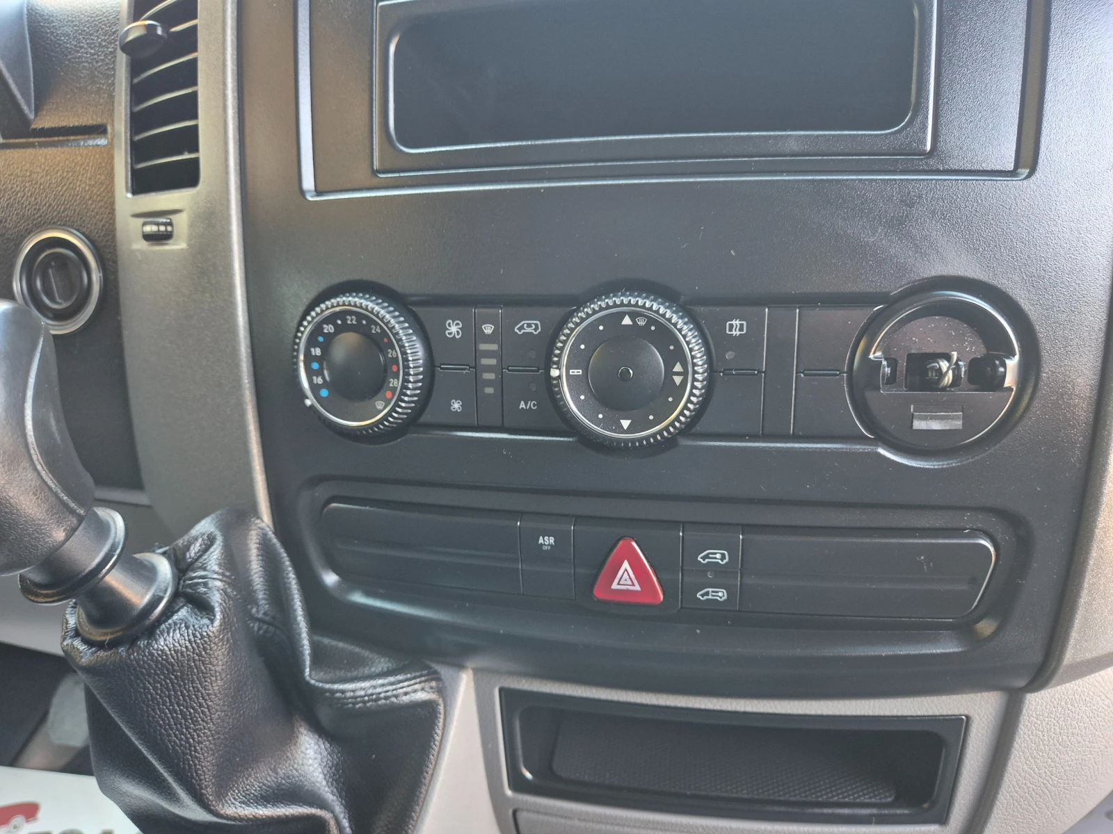 Mercedes-Benz Sprinter 313 2.2CDI ХЛАДИЛЕН KLIMA ITALY, снимка 14 - Бусове и автобуси - 55599027