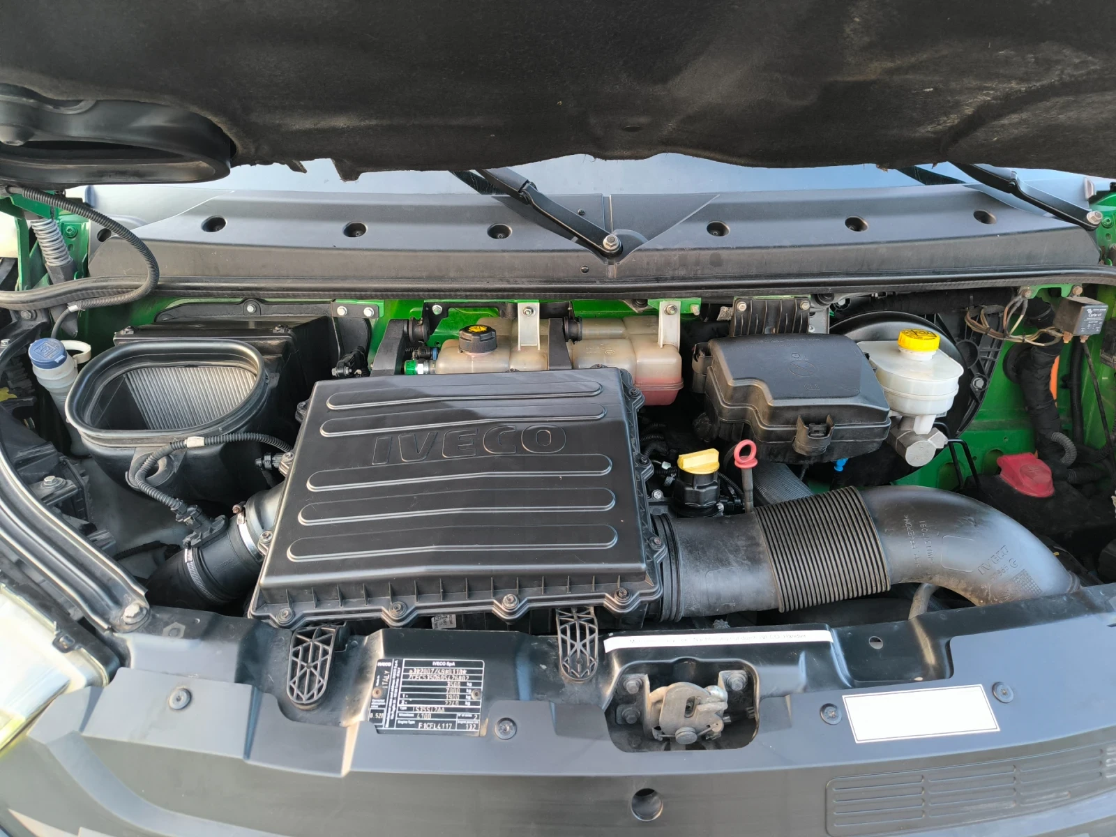 Iveco Daily 3.0 TDi  - 180к.с  - ПЪТНА ПОМОЩ -ЛУКС ШВЕЙЦАРИЯ, снимка 16 - Камиони - 54498118