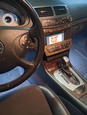 Mercedes-Benz E 320, снимка 15