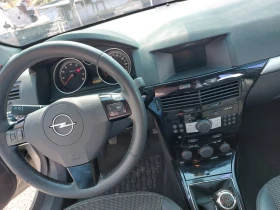 Opel Astra Седан, снимка 4