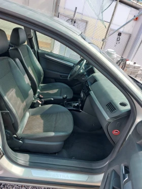 Opel Astra Седан, снимка 2