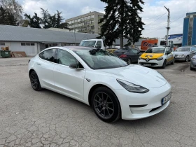     Tesla Model 3 mid range 