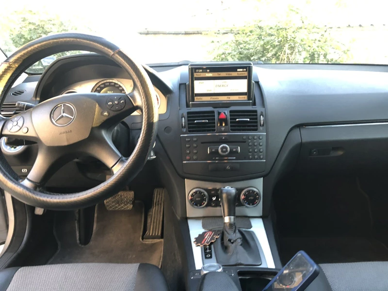 Mercedes-Benz C 220, снимка 9 - Автомобили и джипове - 48015389