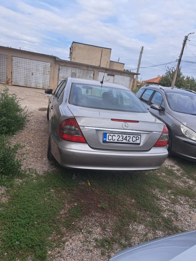 Mercedes-Benz E 200, снимка 10 - Автомобили и джипове - 49504648