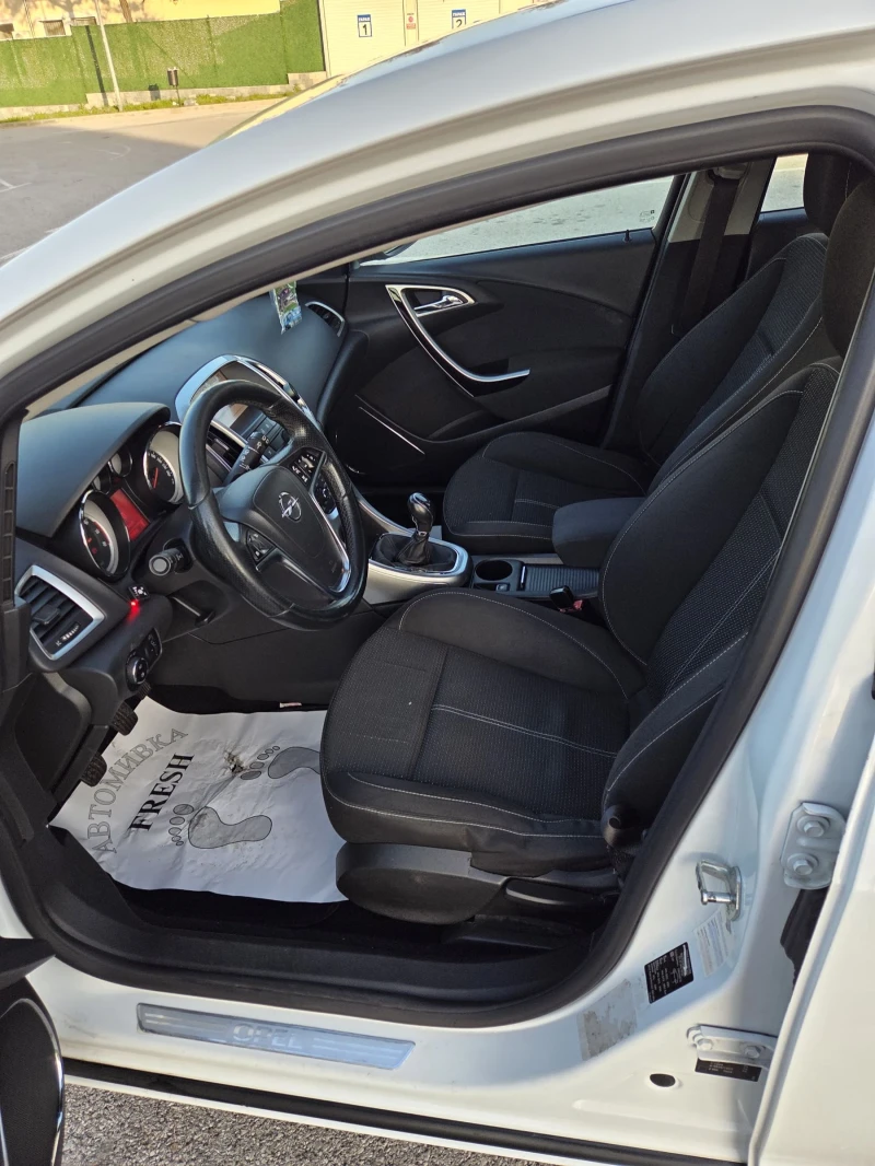 Opel Astra 1.6Turbo Газ Бензин, снимка 10 - Автомобили и джипове - 52654326