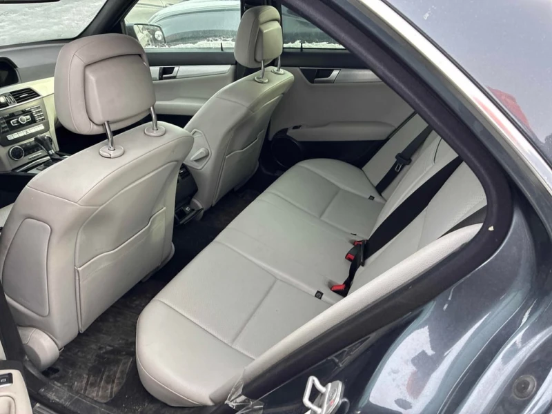 Mercedes-Benz C 300 * CARFAX * БЕЗ ПЪРВОНАЧАЛНА ВНОСКА, снимка 13 - Автомобили и джипове - 52745306