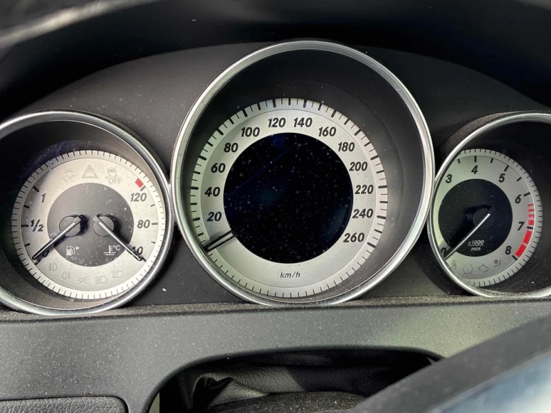 Mercedes-Benz C 300 * CARFAX * БЕЗ ПЪРВОНАЧАЛНА ВНОСКА, снимка 8 - Автомобили и джипове - 52745306
