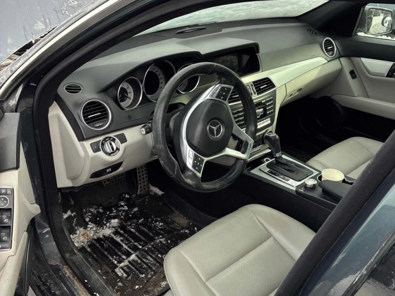 Mercedes-Benz C 300 * CARFAX * БЕЗ ПЪРВОНАЧАЛНА ВНОСКА, снимка 5 - Автомобили и джипове - 52745306