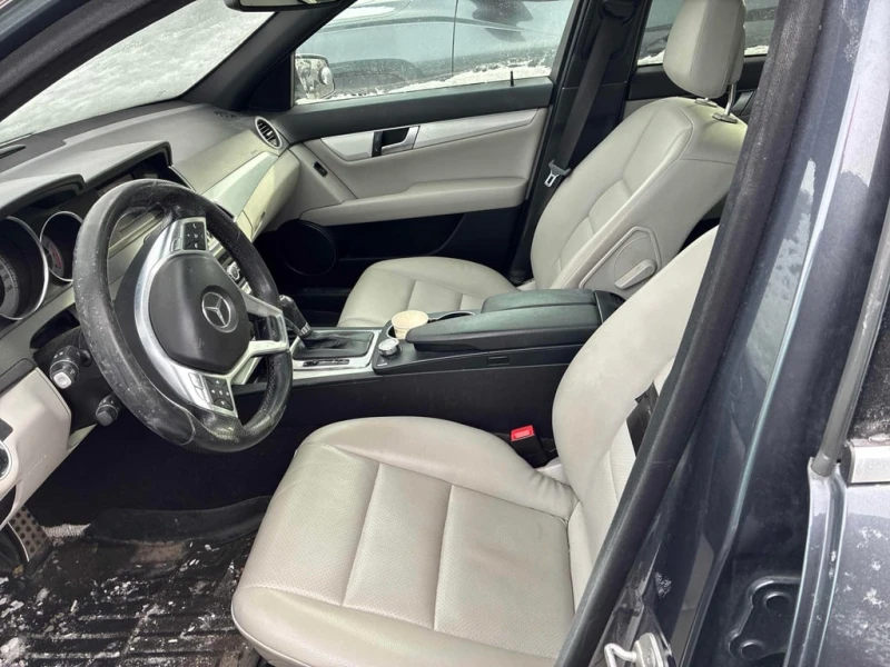 Mercedes-Benz C 300 * CARFAX * БЕЗ ПЪРВОНАЧАЛНА ВНОСКА, снимка 12 - Автомобили и джипове - 52745306