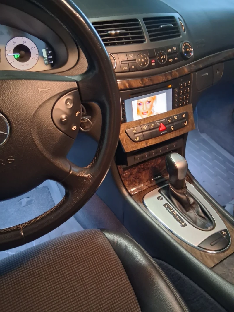 Mercedes-Benz E 320, снимка 16 - Автомобили и джипове - 53460140