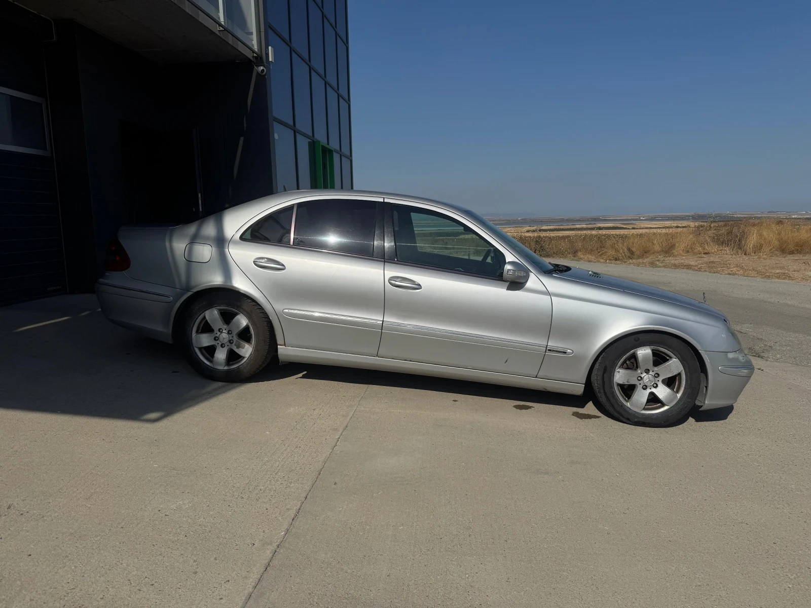 Mercedes-Benz E 220 2.2 CDI - Автоматик - изображение 4