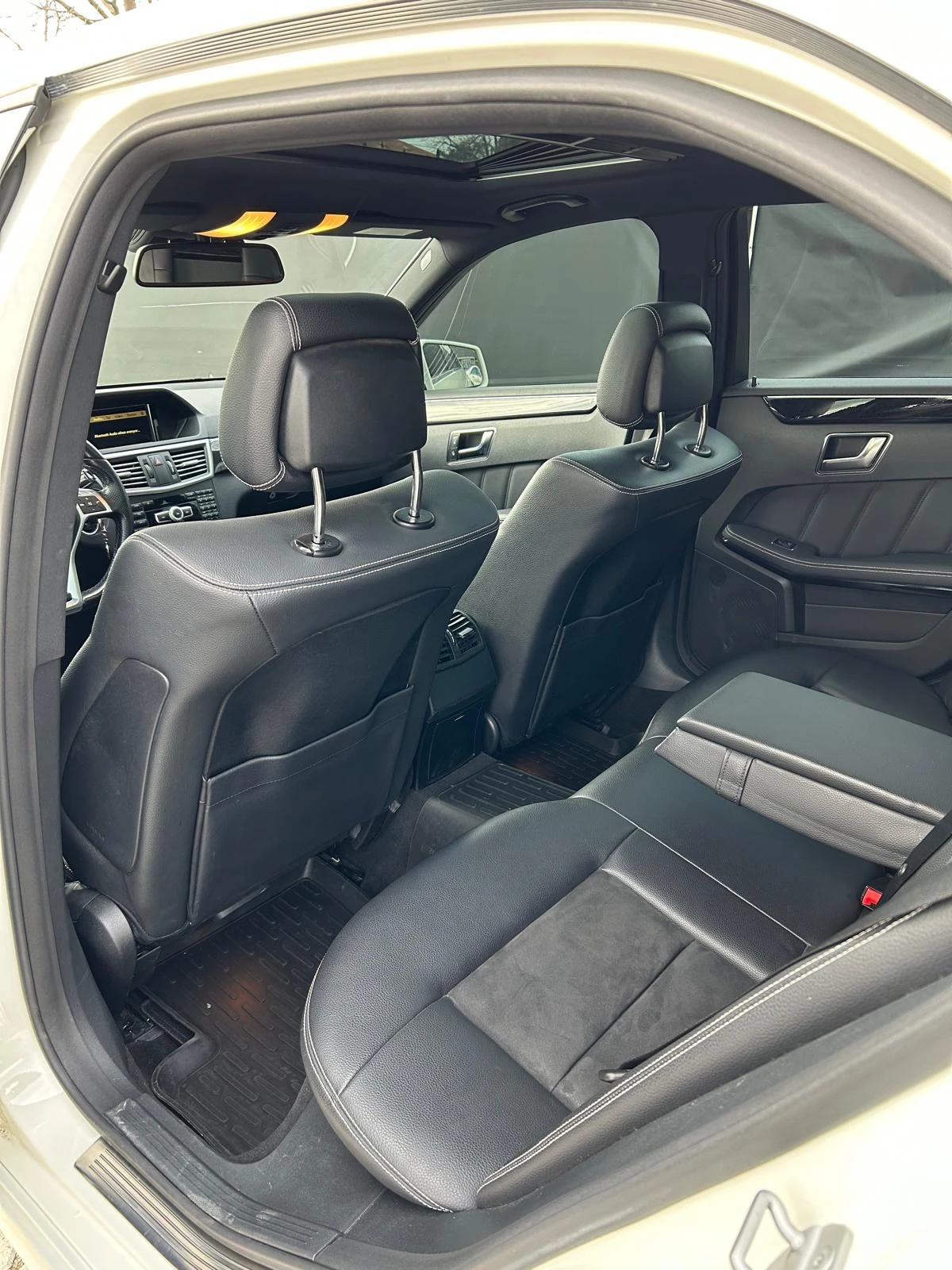 Mercedes-Benz E 250 4matic amg, снимка 12 - Автомобили и джипове - 53714326