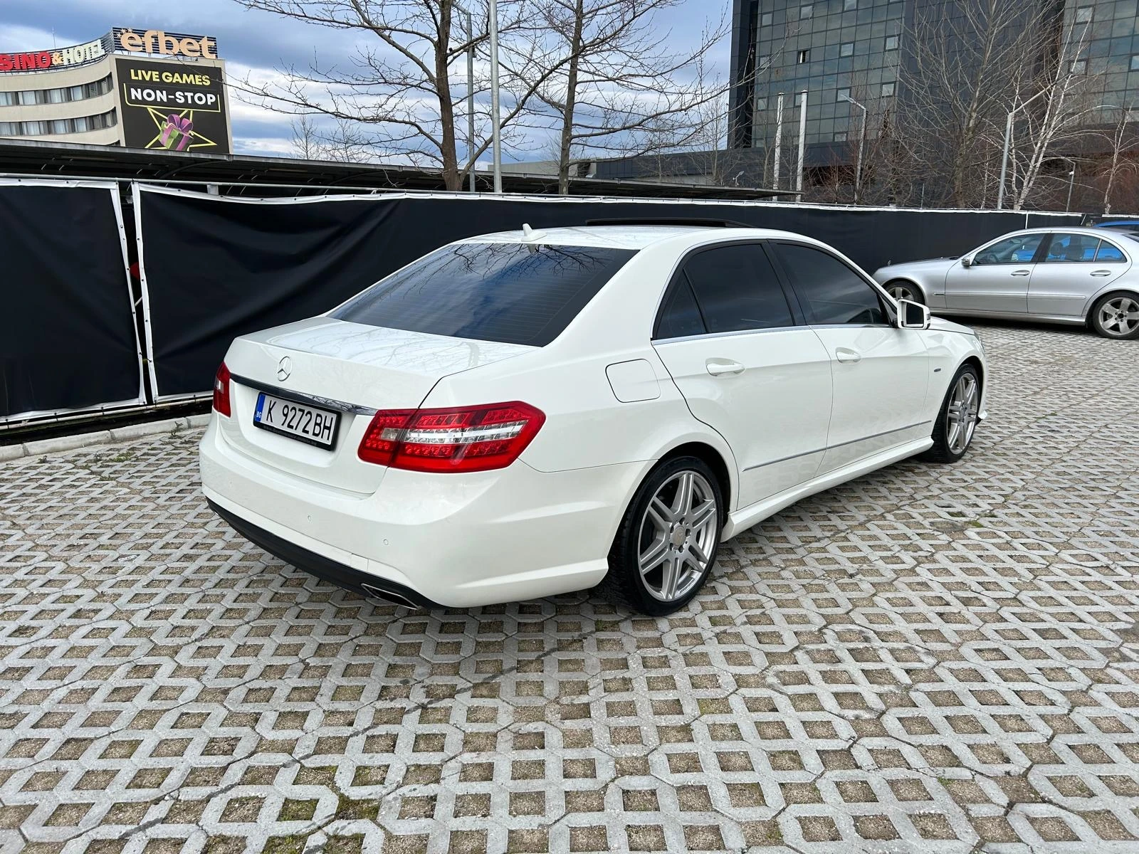 Mercedes-Benz E 250 4matic amg, снимка 5 - Автомобили и джипове - 53714326