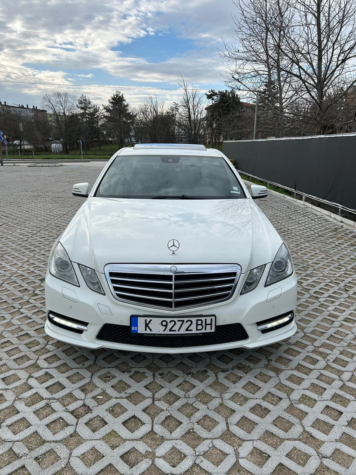 Mercedes-Benz E 250 4matic amg, снимка 2 - Автомобили и джипове - 53714326