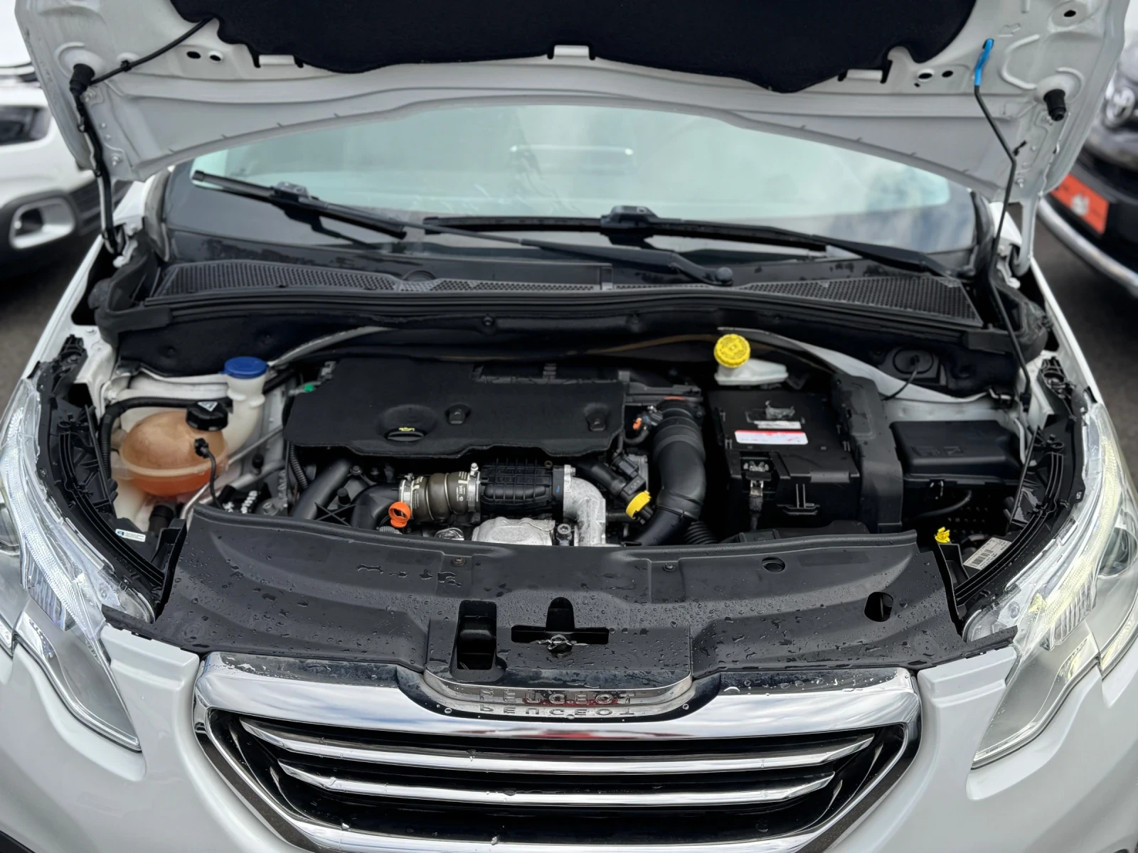 Peugeot 2008 1.6hdi ALURE AUTOMATIC , снимка 14 - Автомобили и джипове - 53728911