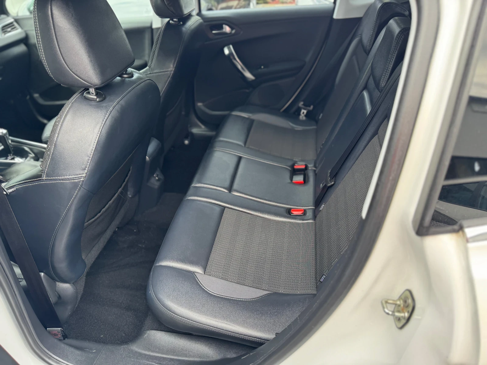 Peugeot 2008 1.6hdi ALURE AUTOMATIC , снимка 10 - Автомобили и джипове - 53728911