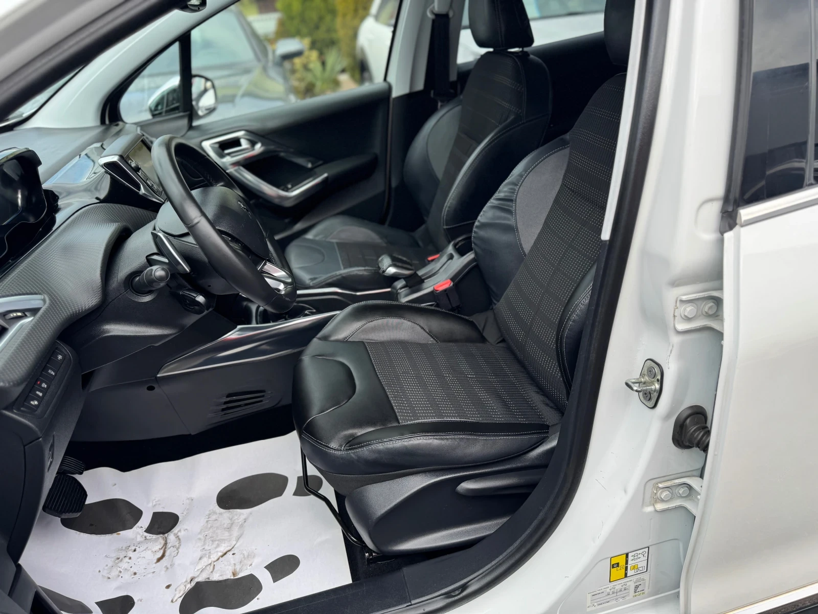 Peugeot 2008 1.6hdi ALURE AUTOMATIC , снимка 8 - Автомобили и джипове - 53728911