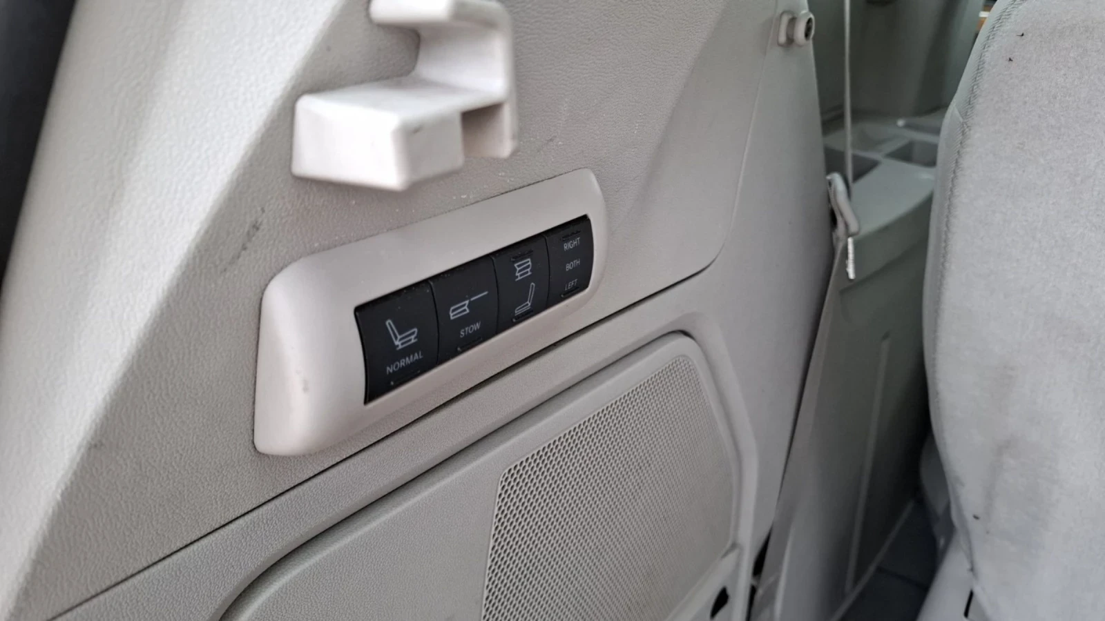 Chrysler Gr.voyager LIMITED NOV VNOS GERMANY, снимка 14 - Автомобили и джипове - 53869789