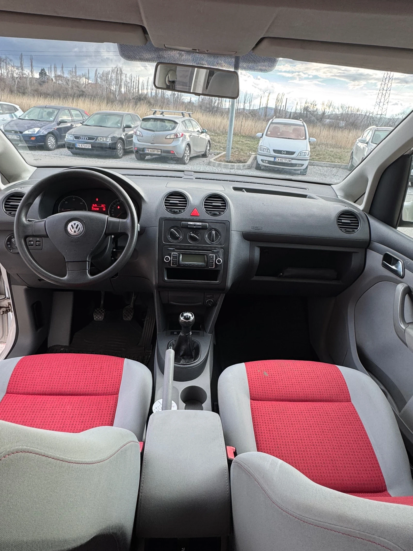 VW Caddy, снимка 10 - Автомобили и джипове - 53940781