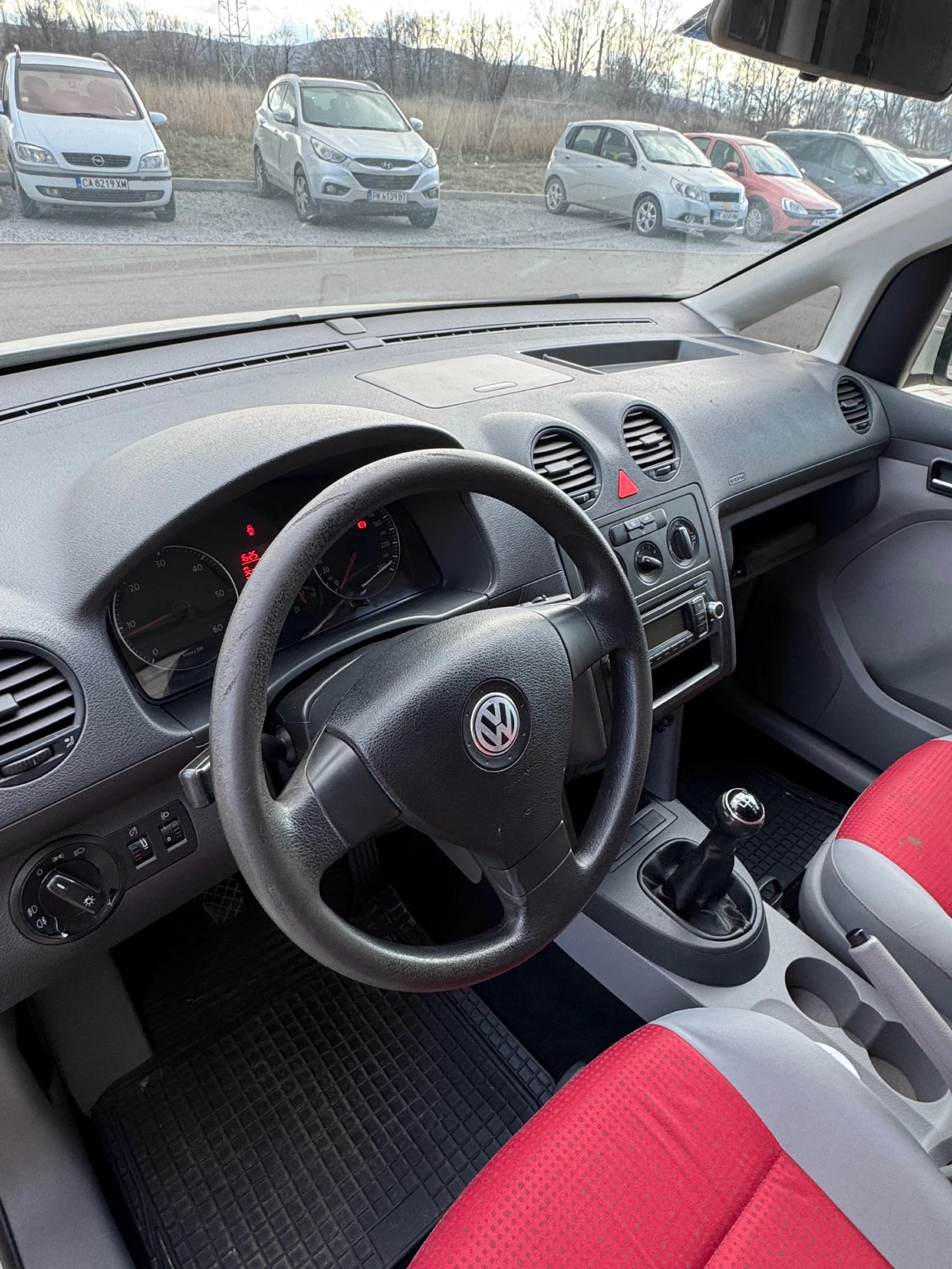 VW Caddy, снимка 9 - Автомобили и джипове - 53940781