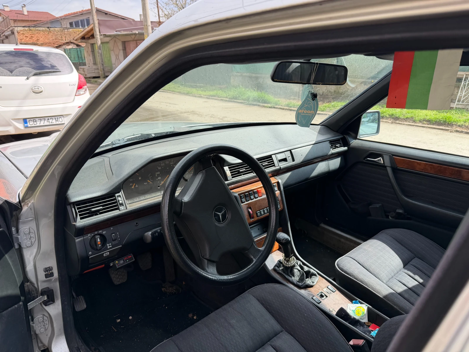 Mercedes-Benz 124, снимка 4 - Автомобили и джипове - 54160191