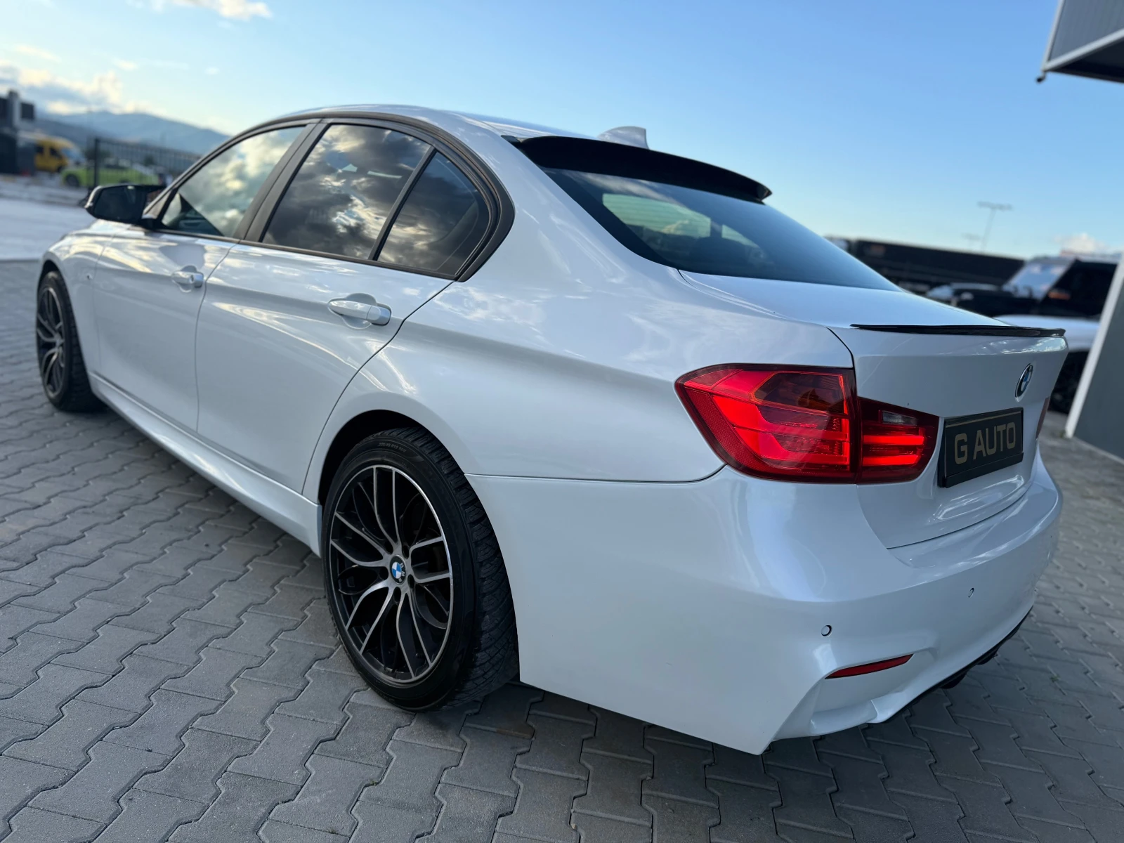 BMW 318 M sport Paket !!2.0d 143 ks Слбствен лизинг !!!, снимка 8 - Автомобили и джипове - 54801319