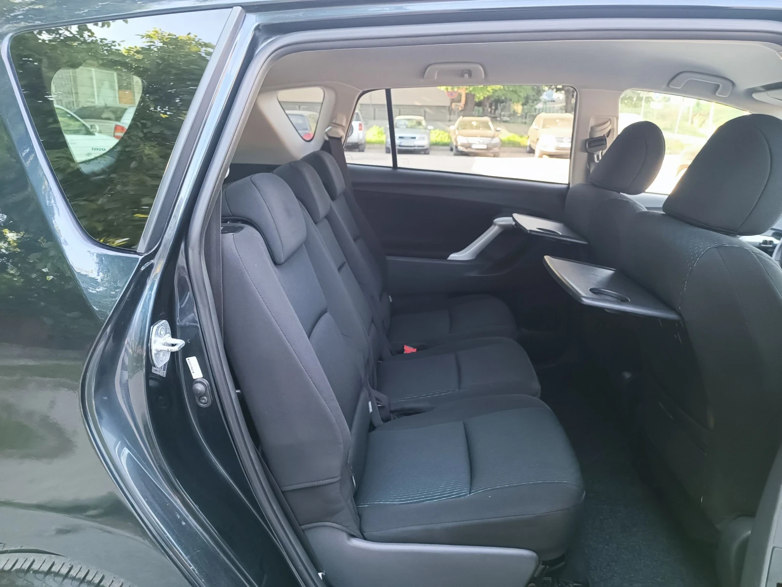 Toyota Verso 1.8i-147кс-ШВЕЙЦАРИЯ-РЪЧКА-6ск-7м, снимка 11 - Автомобили и джипове - 54861895