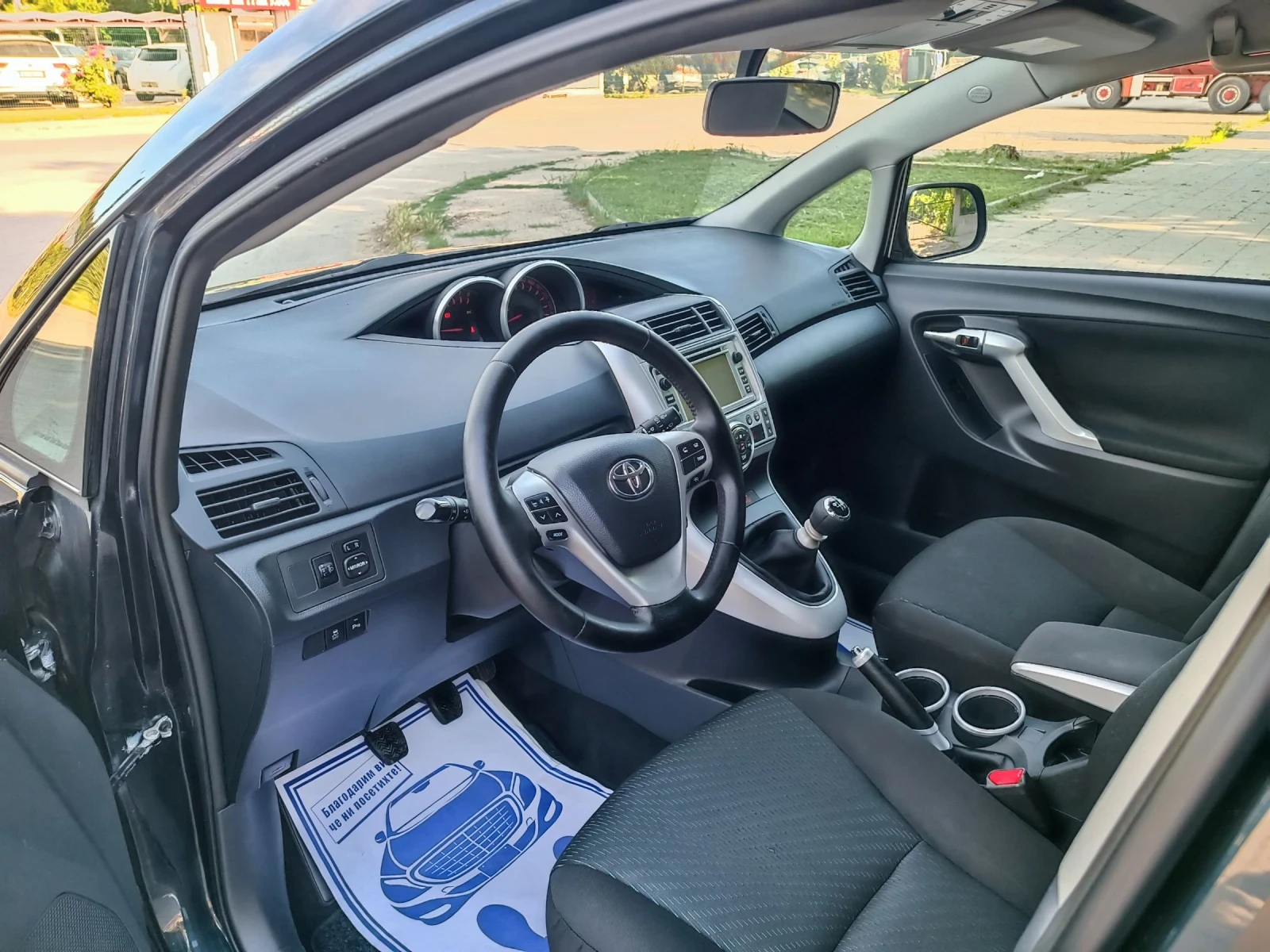 Toyota Verso 1.8i-147кс-ШВЕЙЦАРИЯ-РЪЧКА-6ск-7м, снимка 8 - Автомобили и джипове - 54861895