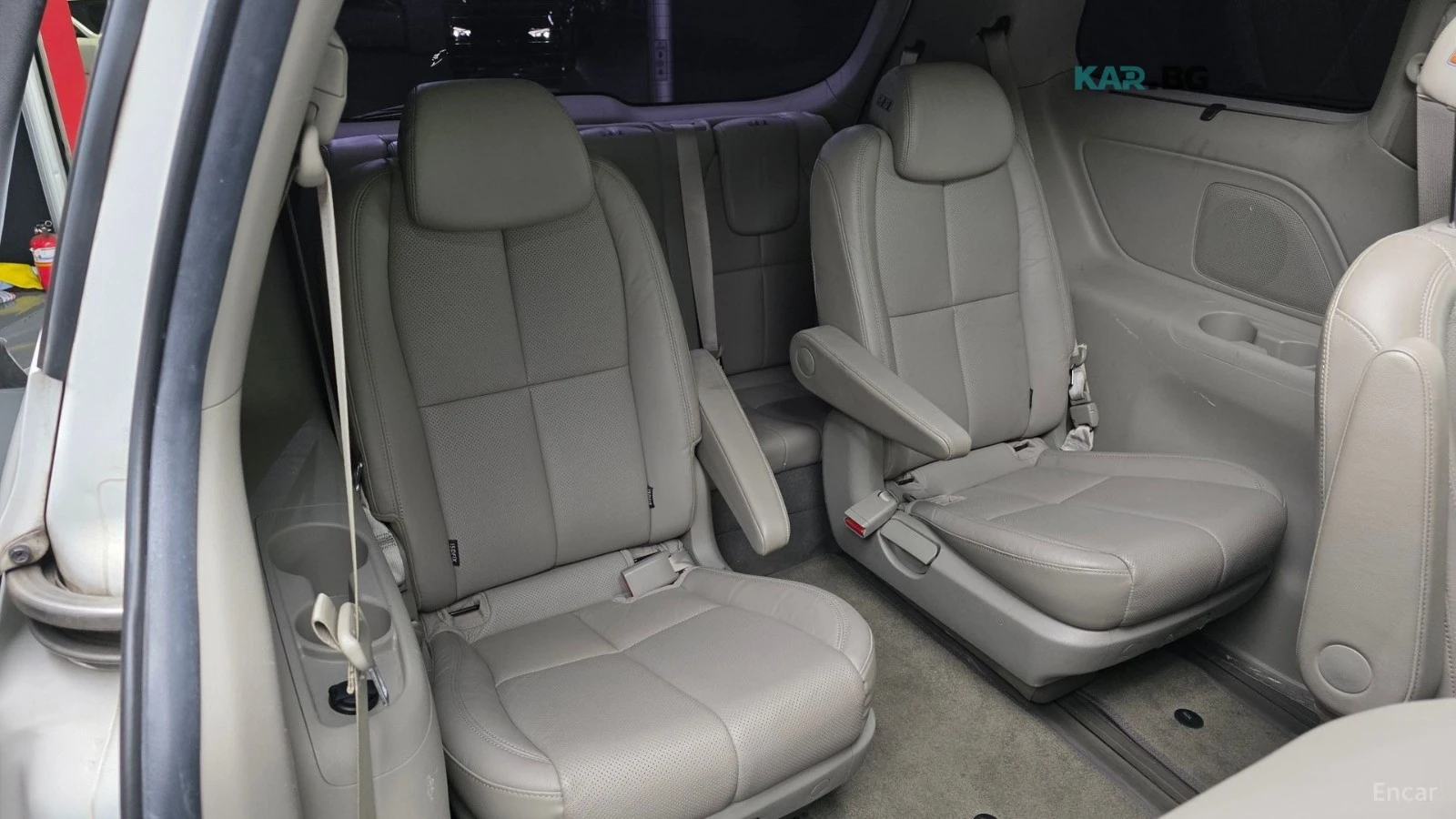 Kia Carnival * 9 МЕСТА* KEYLESS* Camera* ПОДГРЕВ* 360* , снимка 12 - Автомобили и джипове - 55061982