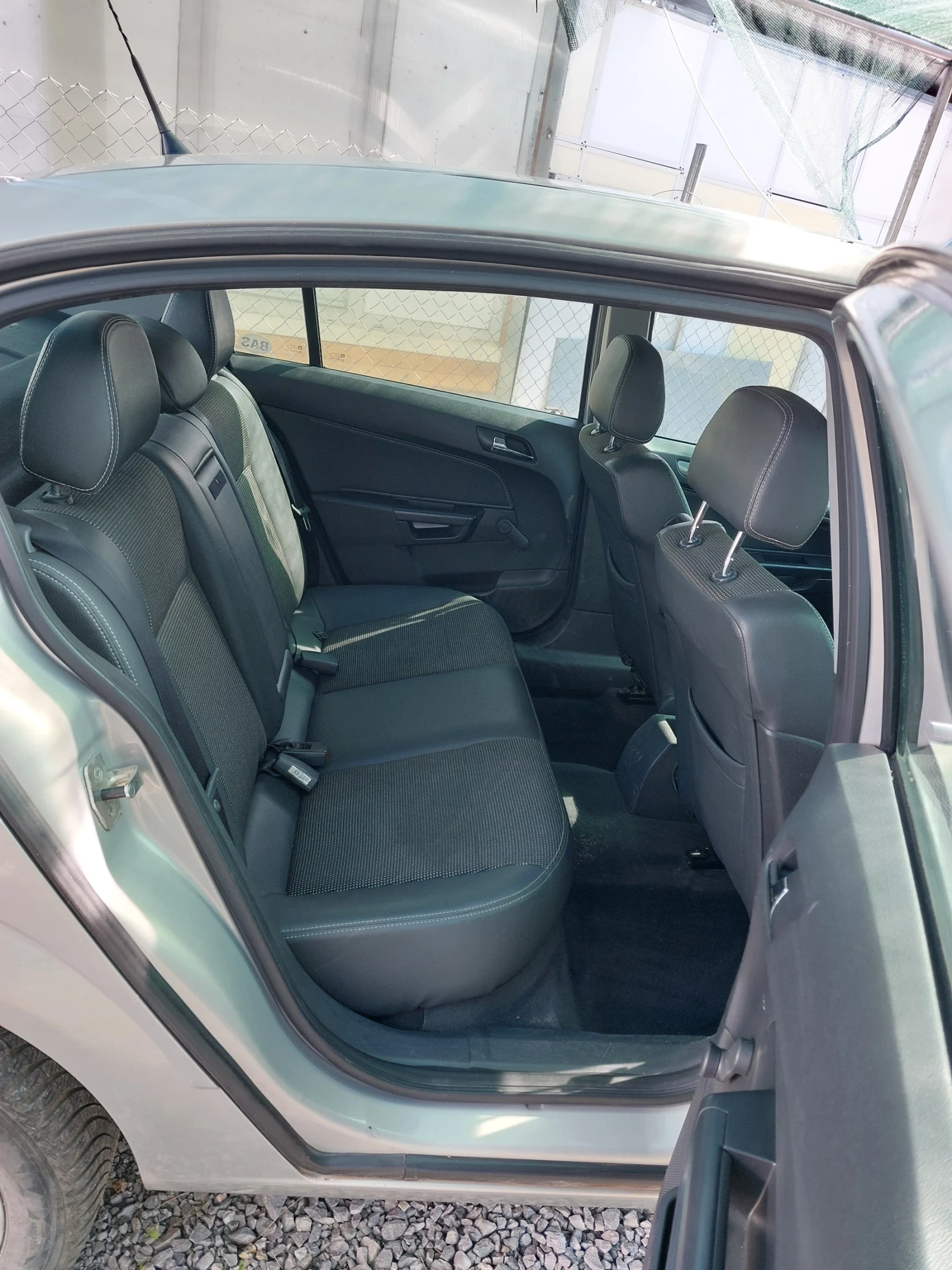 Opel Astra Седан, снимка 3 - Автомобили и джипове - 55184137