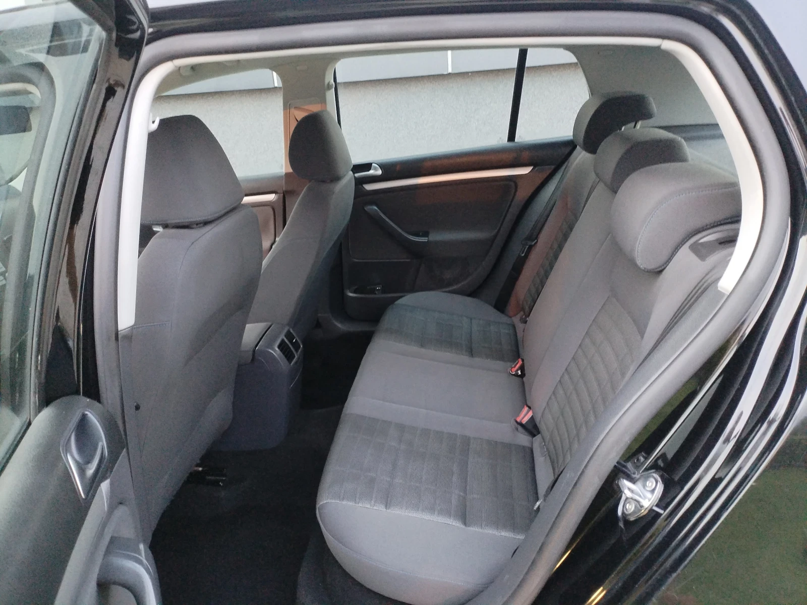 VW Golf 2.0 TDI BMM-8V 6ск Клима Теглич Уникат , снимка 11 - Автомобили и джипове - 55366197