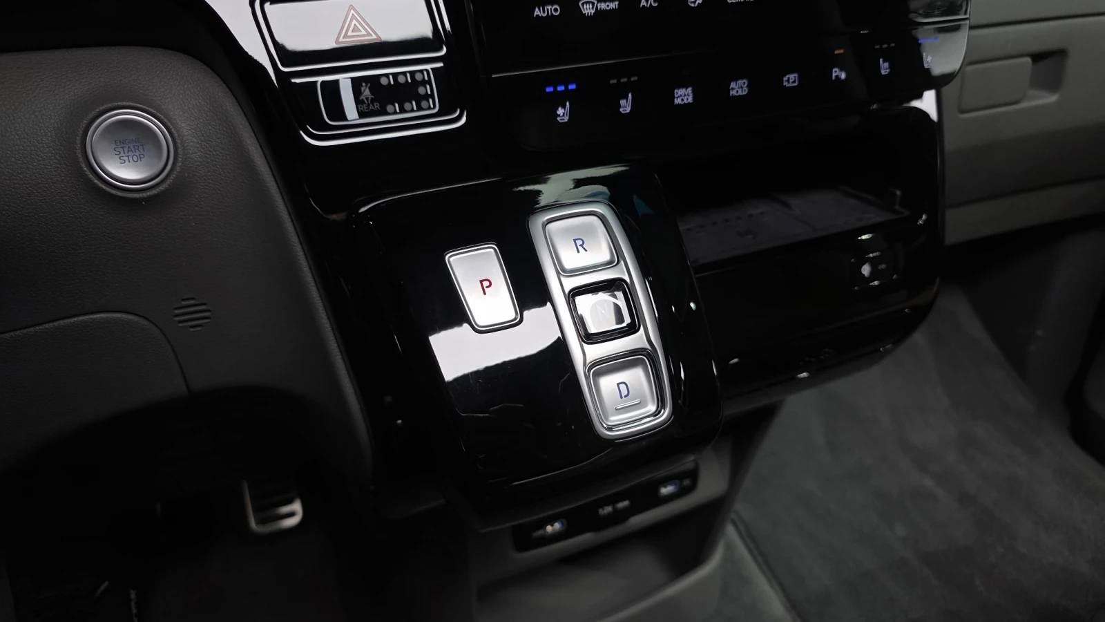 Hyundai Staria Inspiration* BLIND SPOT* ОБДУХВАНЕ* КРАЙНА ЦЕНА, снимка 9 - Автомобили и джипове - 55409132