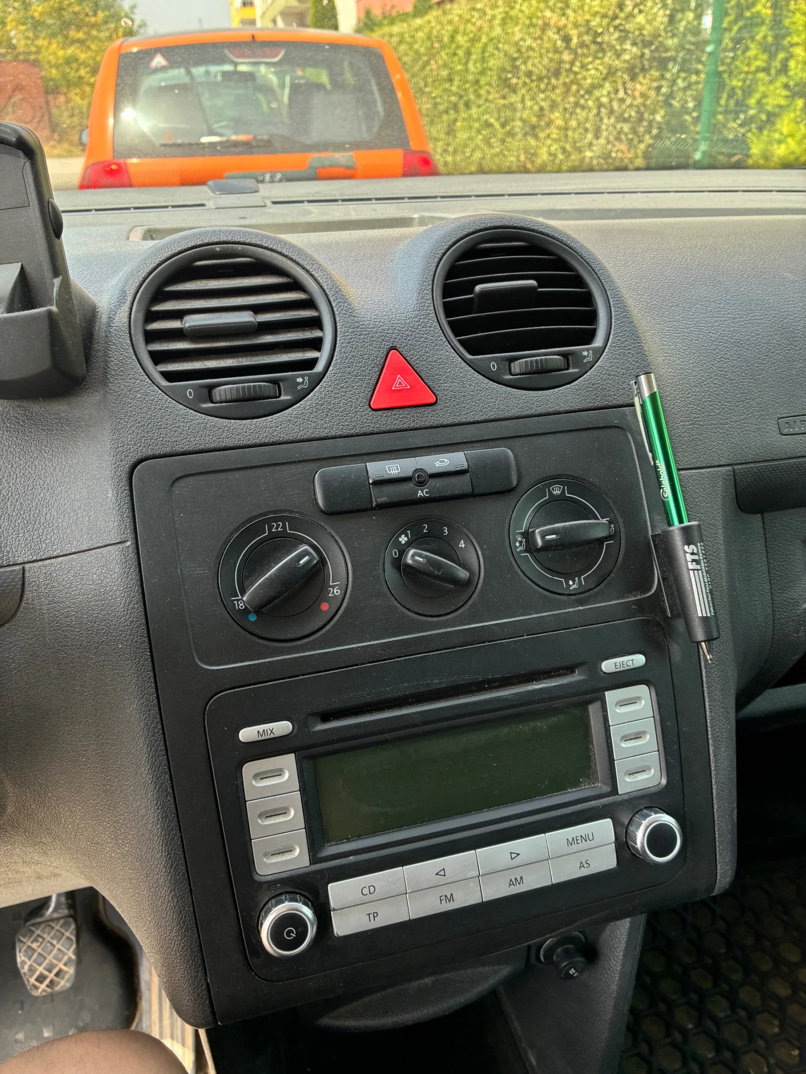 VW Caddy 2.0 EcoFuel, снимка 8 - Автомобили и джипове - 55871839