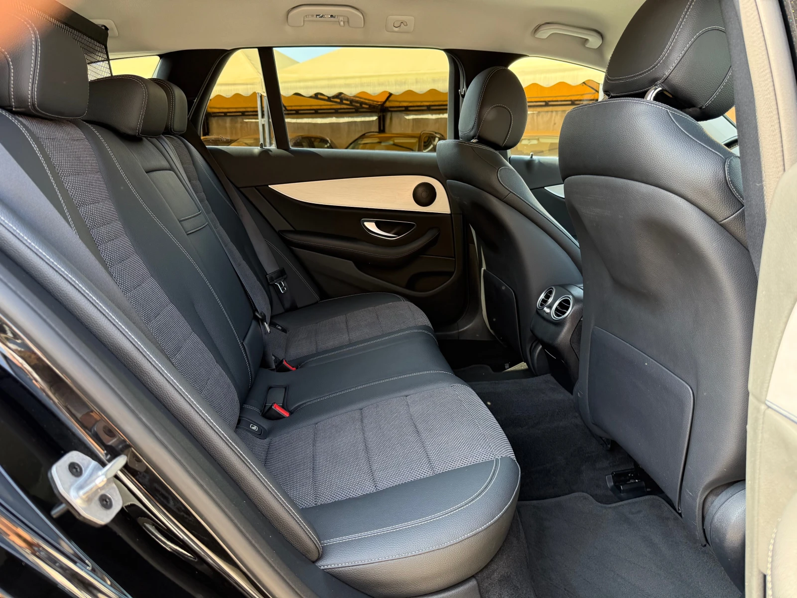 Mercedes-Benz E 220 d 4MATIC AMG LINE Premium 9G 100%РЕАЛНИ КИЛОМЕТРИ, снимка 12 - Автомобили и джипове - 55902063