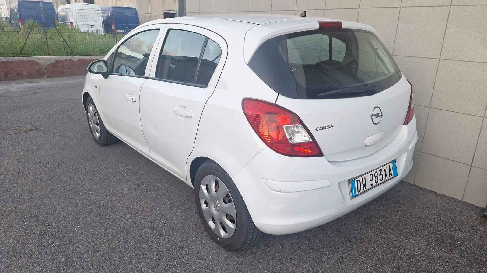 Opel Corsa 1.2i Очакван внос!, снимка 2 - Автомобили и джипове - 55937576