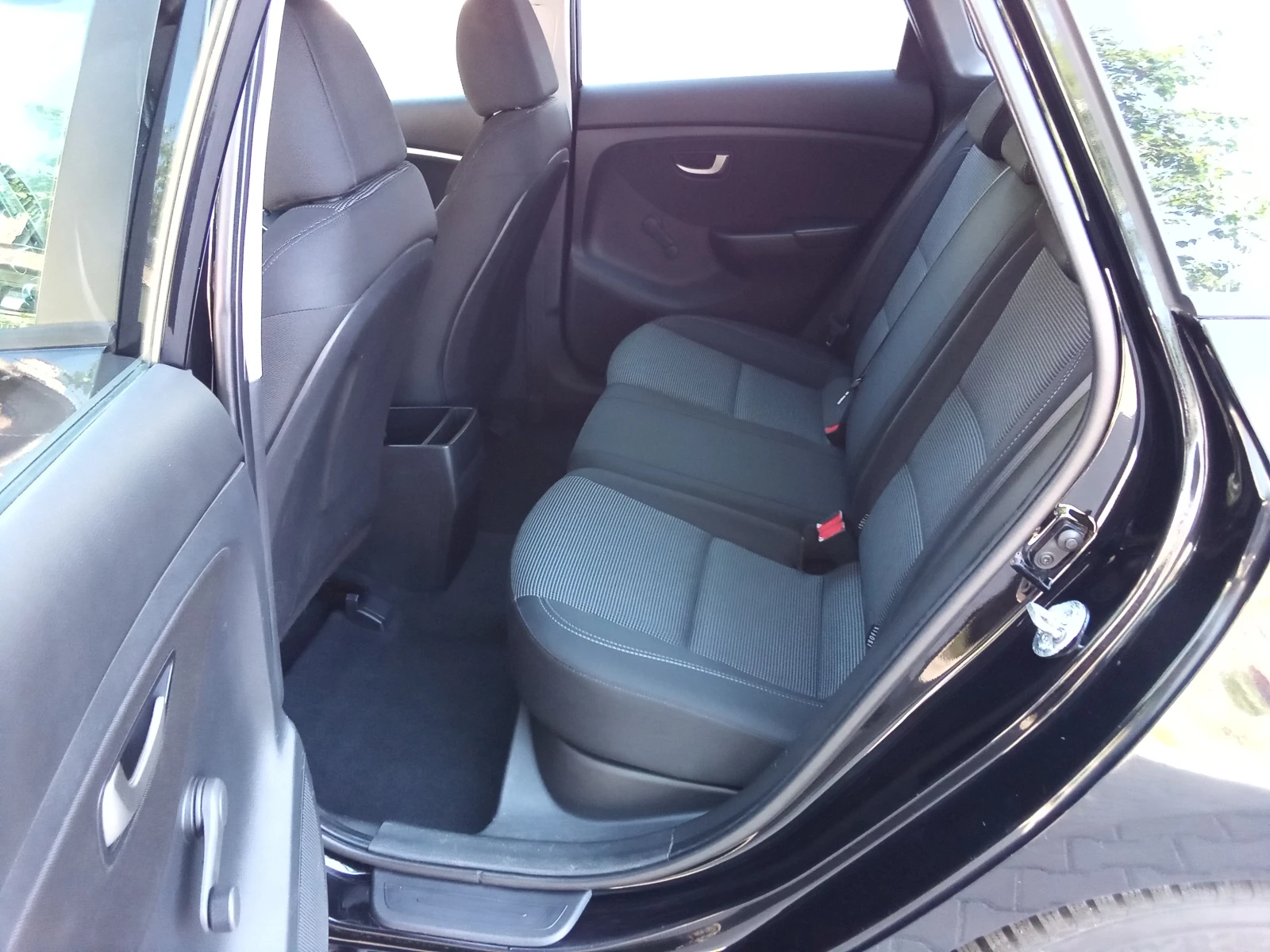 Hyundai I30 1.4CRDI-90kc. Euro5, снимка 12 - Автомобили и джипове - 56085506