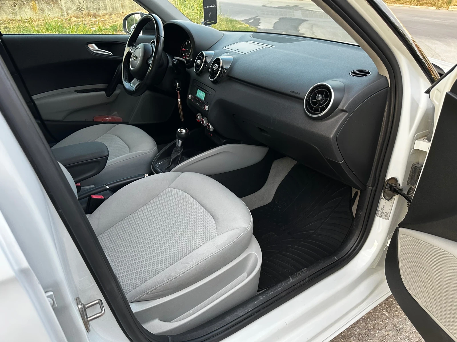 Audi A1, снимка 9 - Автомобили и джипове - 56322754