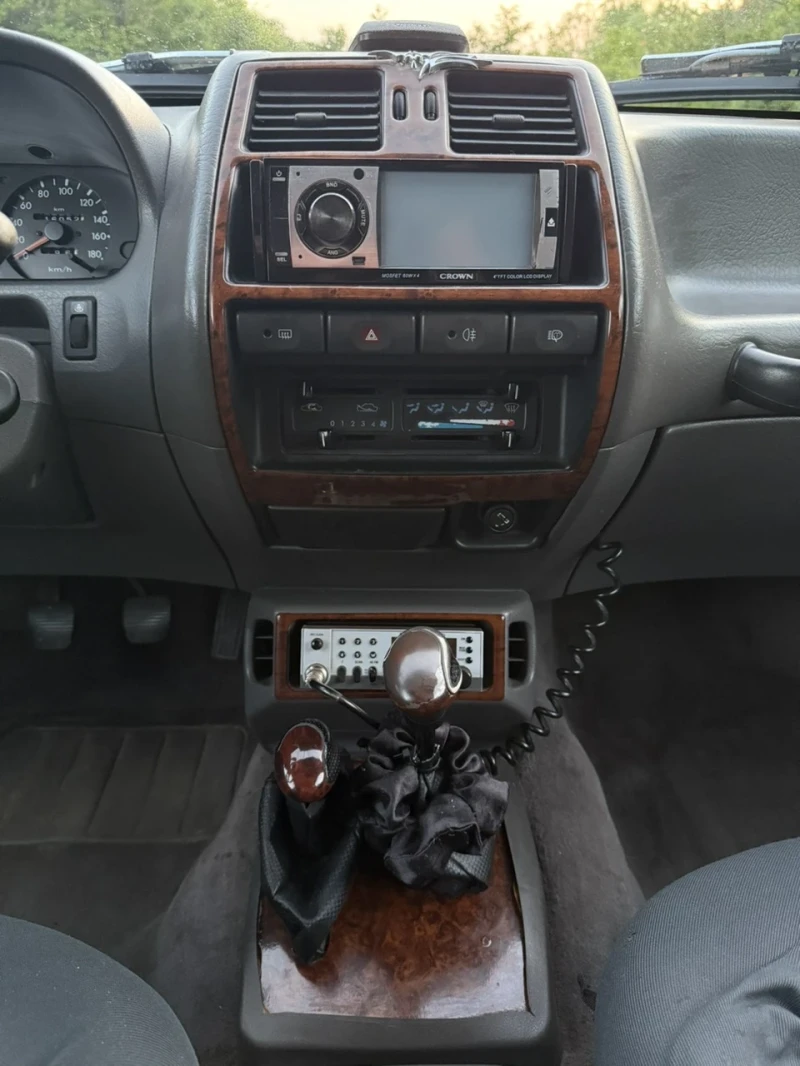 Nissan Terrano, снимка 10 - Автомобили и джипове - 51960043