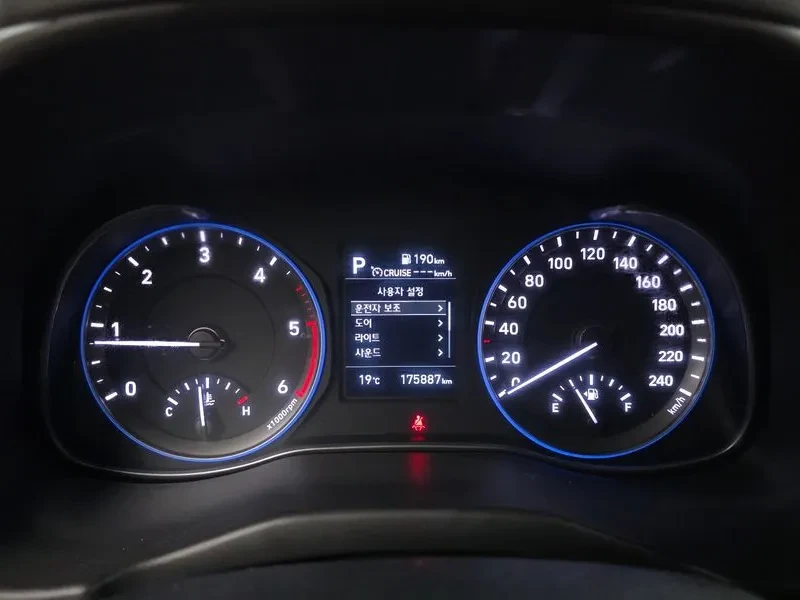 Hyundai Kona 1.6, снимка 8 - Автомобили и джипове - 54627057