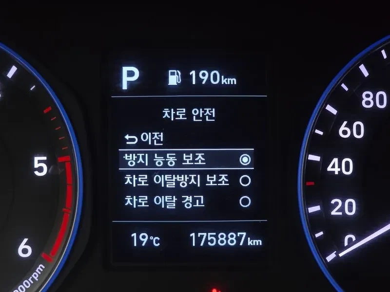Hyundai Kona 1.6, снимка 16 - Автомобили и джипове - 54627057
