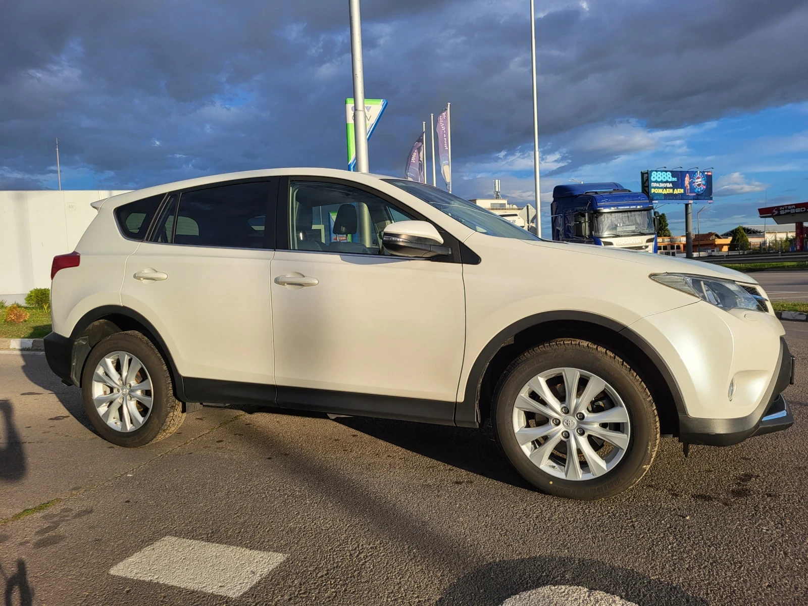 Toyota Rav4 2.2 D-CAT 4Х4 ВСИЧКИ ЕКСТРИ НОВ ВНОС ИТАЛИЯ   - изображение 4