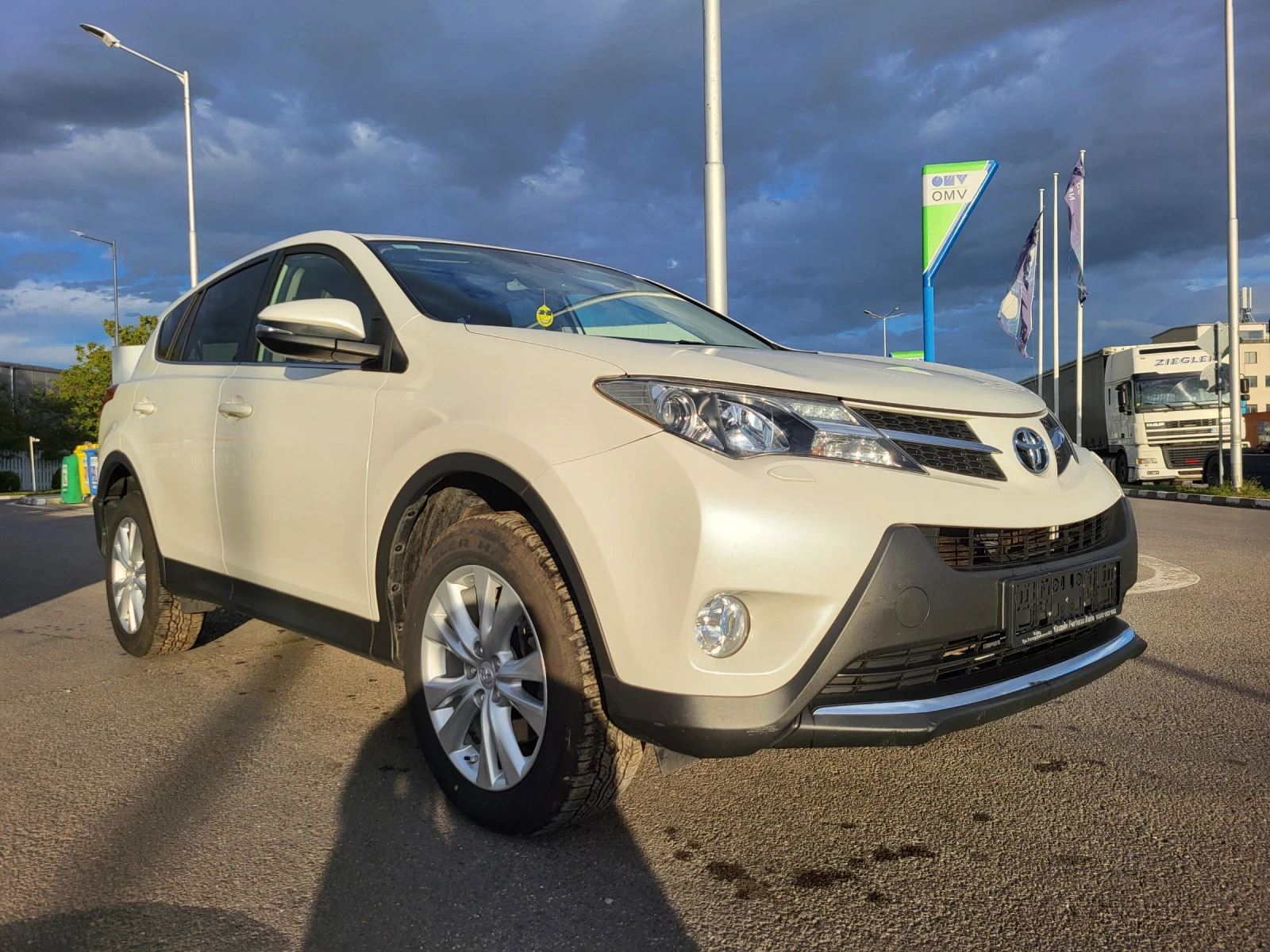 Toyota Rav4 2.2 D-CAT 4Х4 ВСИЧКИ ЕКСТРИ НОВ ВНОС ИТАЛИЯ   - изображение 3